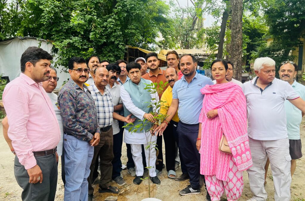 रूड़की में विश्व पर्यावरण दिवस पर कैबिनेट मंत्री प्रदीप बत्रा ने दिया पर्यावरण संरक्षण का संदेश